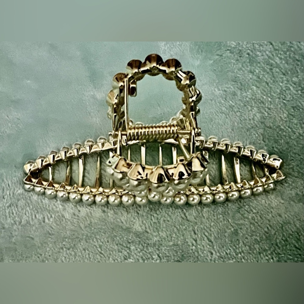 Super Elegant Embellished Hairpin to Enhance your Casual or Night Our Hair look - Picture 11 of 12